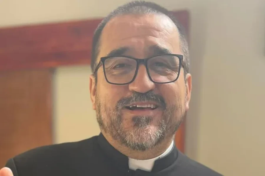 El padre  Omar S&aacute;ncez Portillo.