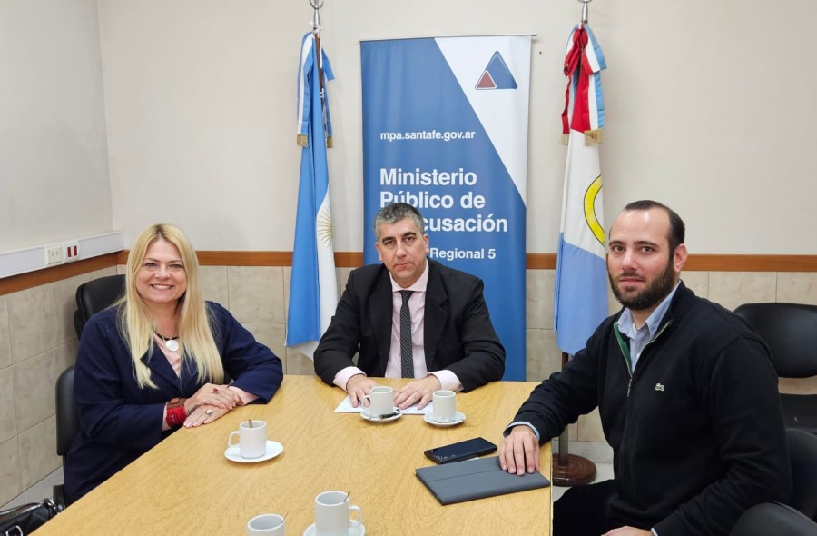 El fiscal regional Carlos Vottero se reunió con la intendente de Ceres, Alejandra Dupouy.