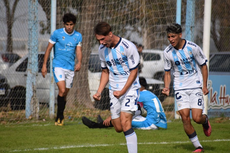 LA CREMA TUVO UNA JORNADA IDEAL ANTE DEFENSORES UNIDOS