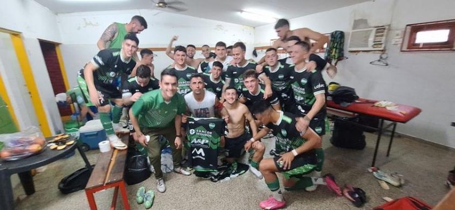 FESTEJO EN EL VESTUARIO./ Unión tuvo su segunda victoria en el Federal A 2024.