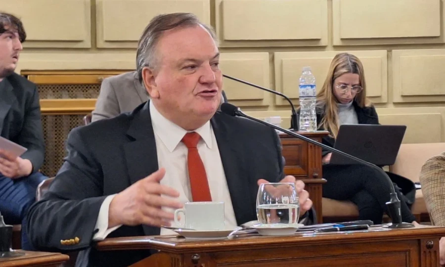 Felipe Michlig en su banca.