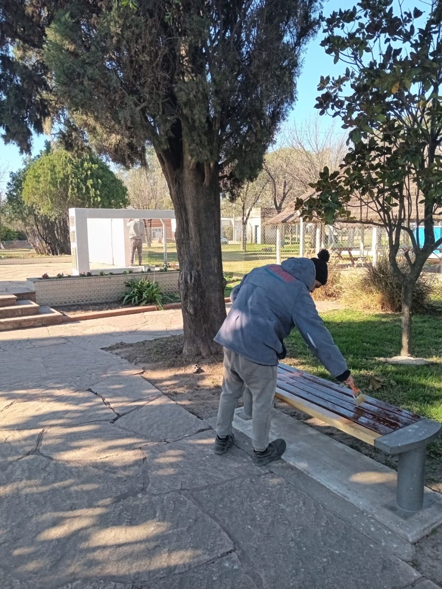 Las tareas se cumplen en la plaza p&uacute;blica.