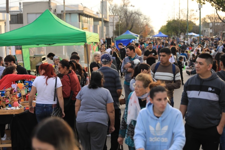 Feria y m&aacute;s en Comercial Oeste.