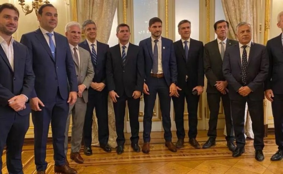 Pullaro junto a los dem&aacute;s gobernadores de JxC.