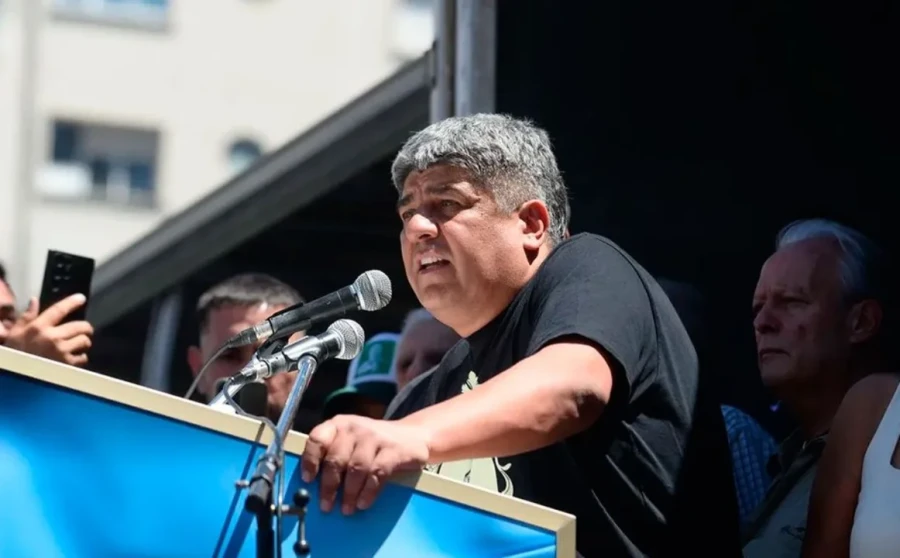 Parte de la CGT, el kirchnerismo, la izquierda y organizaciones sociales marchan contra la Ley Bases.