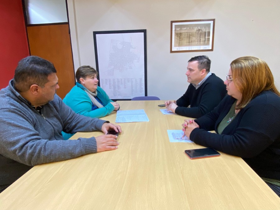 Del encuentro participaron Carlos Alvarez, presidente de la FEV y la secretaria, Mariana Bertolin.
