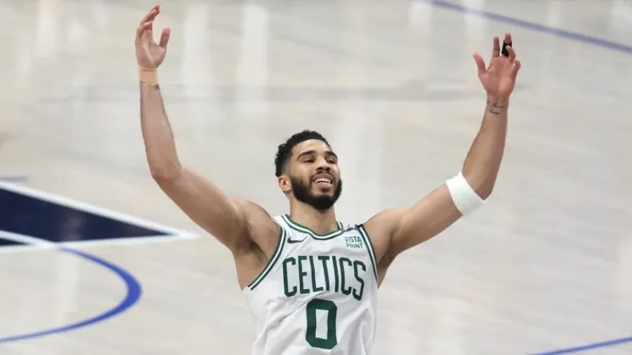 TATUM./ Figura de Boston.