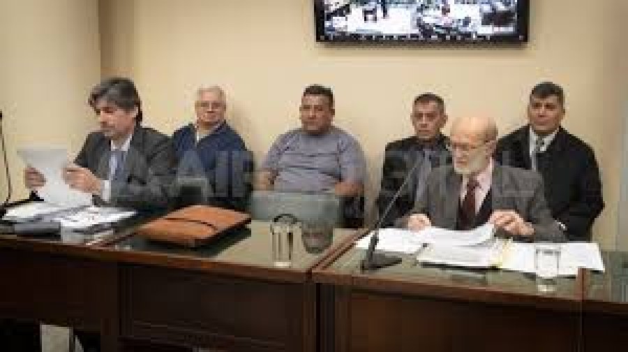 Mart&iacute;nez (a la izquierda) fue el &uacute;nico condenado.