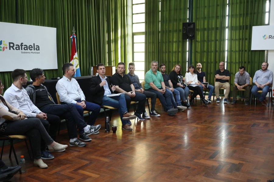 Leo Viotti presidió la reunión con su equipo con un mensaje muy claro: que cada funcionario redoble los esfuerzos para cumplir los objetivos planteados en cada área.