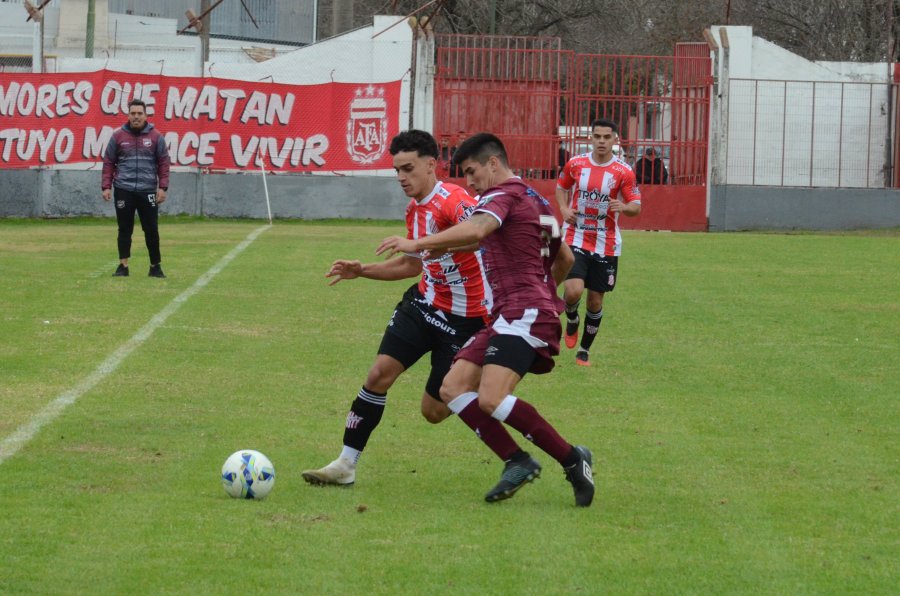 DESEO./ El "9" aguardará que Defensores de Villa Ramallo le saque puntos a El Linqueño.
