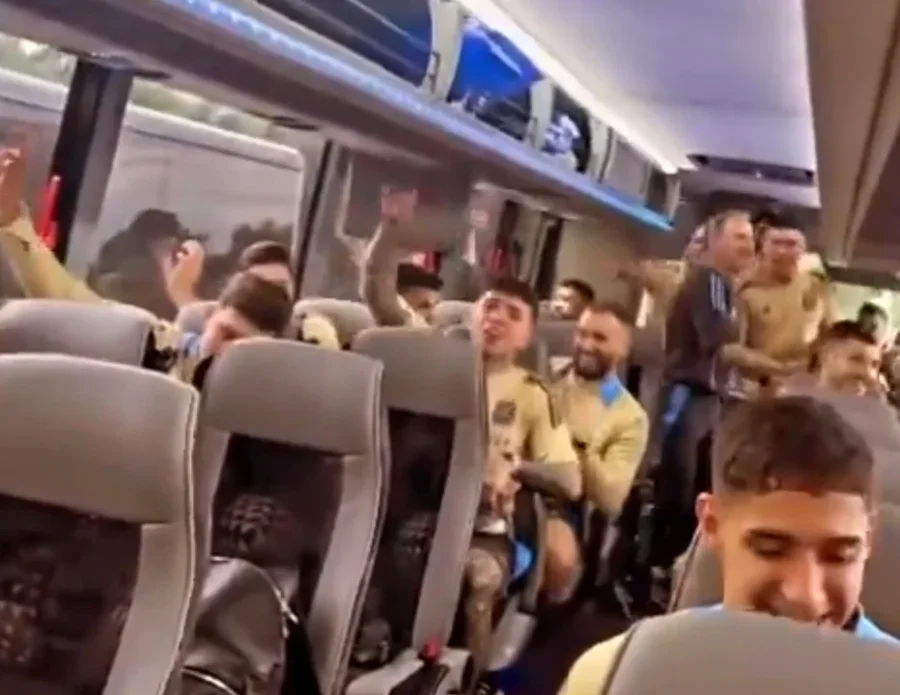 EL PLANTEL ARGENTINO AL RITMO DEL NUEVO TEMA