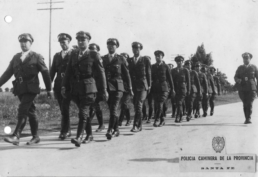 Creada por Ley Nº 2173 en 1932 durante la gobernación del Dr. Luciano Molina, se le encomendó la custodia de las rutas y caminos de nuestra provincia.
