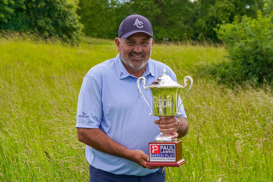 CON EL TROFEO./ Angel Cabrera tuvo una gran semana.