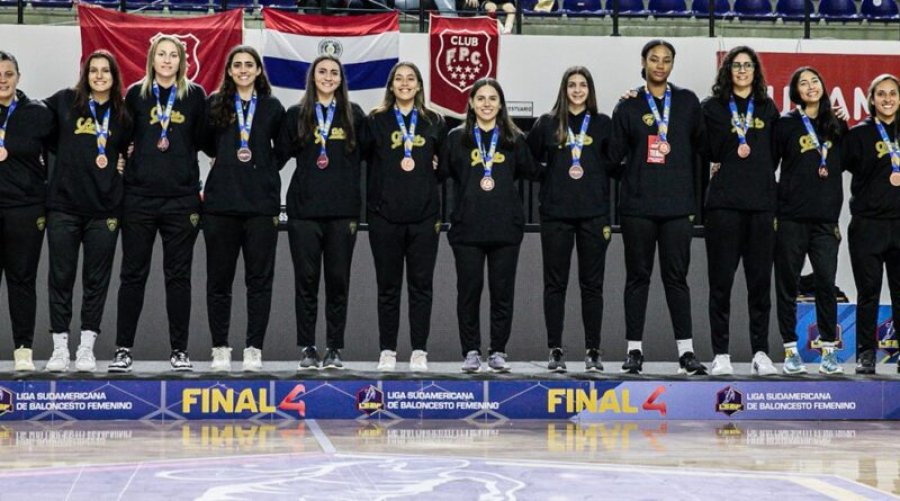 CON LAS MEDALLAS./ El equipo argentino en la premiación.