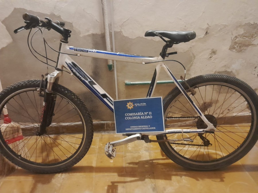 Una bicicleta SLP 100 Pro fue hallada tirada en un zanjón en Aldao.
