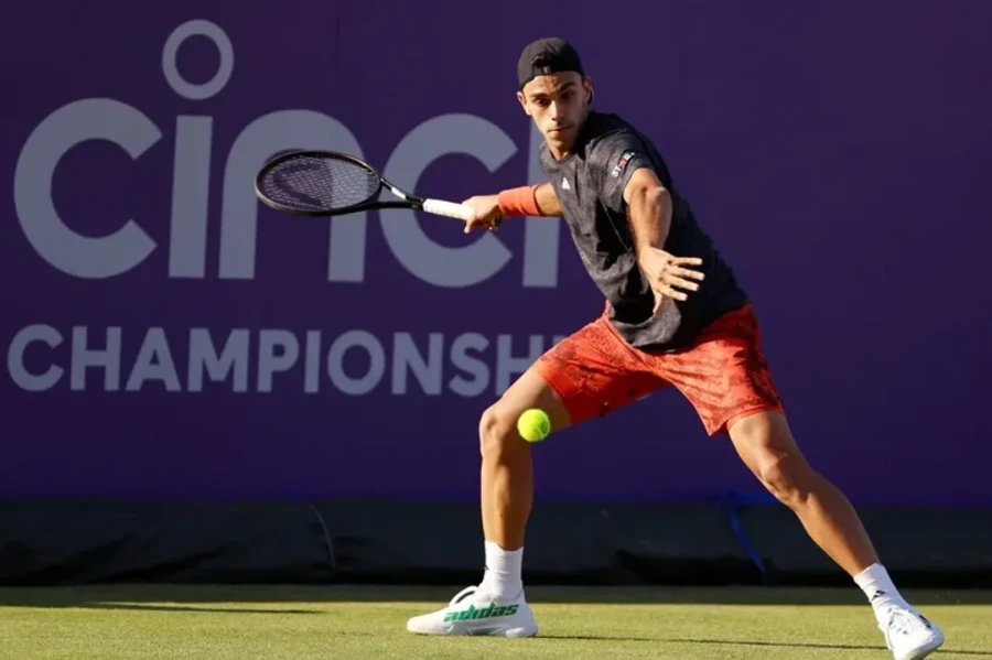 PROBLEMAS CON EL "PASTO"./ Debut y despedida para Fran Cerúndolo.