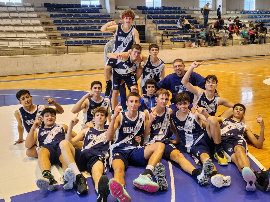 INVICTOS./ Los chicos del U15 benhurense.