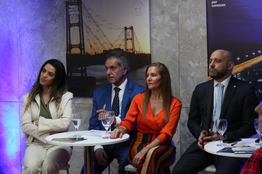 SE VIENEN LAS VACACIONES. Las autoridades provinciales presentaron la propuesta que invita a conocer y disfrutar los principales destinos tur&iacute;sticos de Santa Fe.