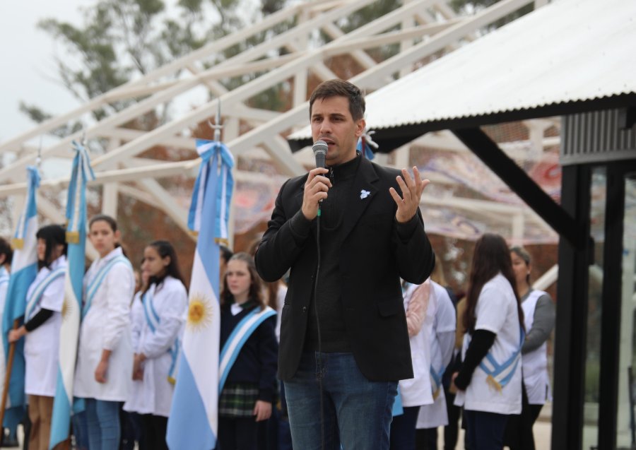 EN EL CENTRO METROPOLITANO. Leonardo Viotti encabez&oacute; el acto que se desarroll&oacute; este mi&eacute;rcoles ante una multitud de estudiantes rafaelinos.