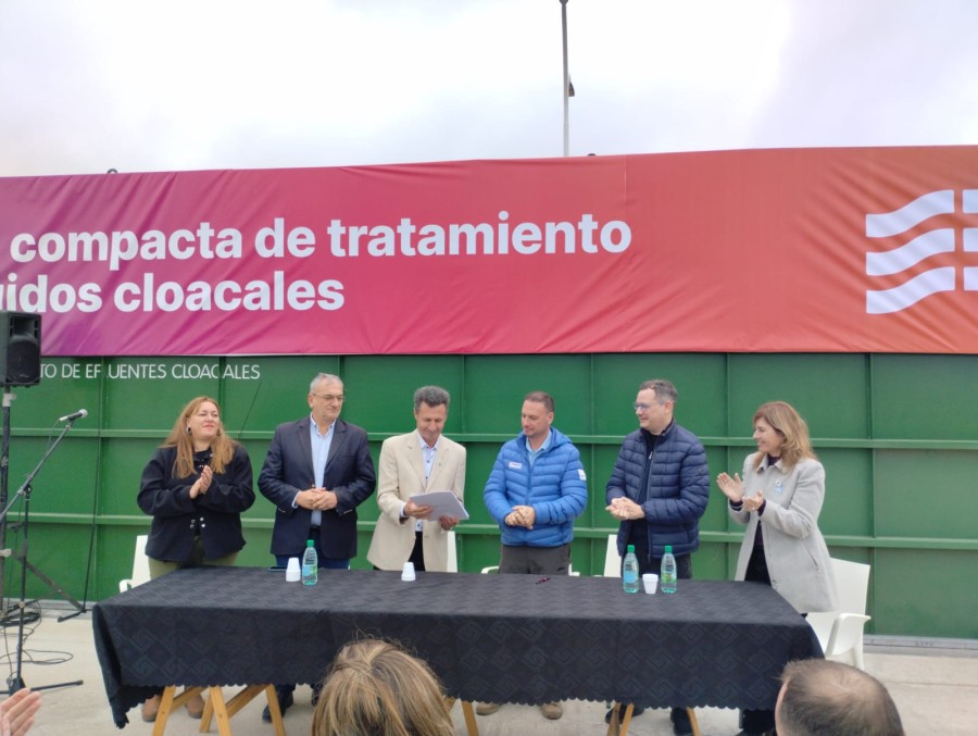 INAUGURACI&Oacute;N. Las autoridades durante la habilitaci&oacute;n de la obra.