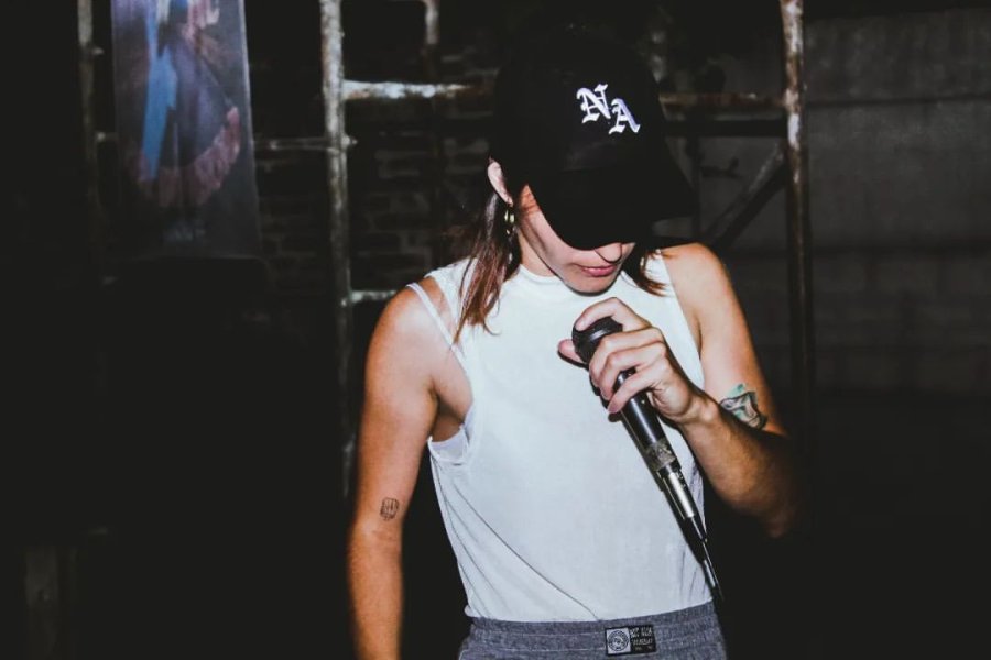 ANA ZLIDR. Escritora e intérprete de rap/hip hop que llega a la ciudad.