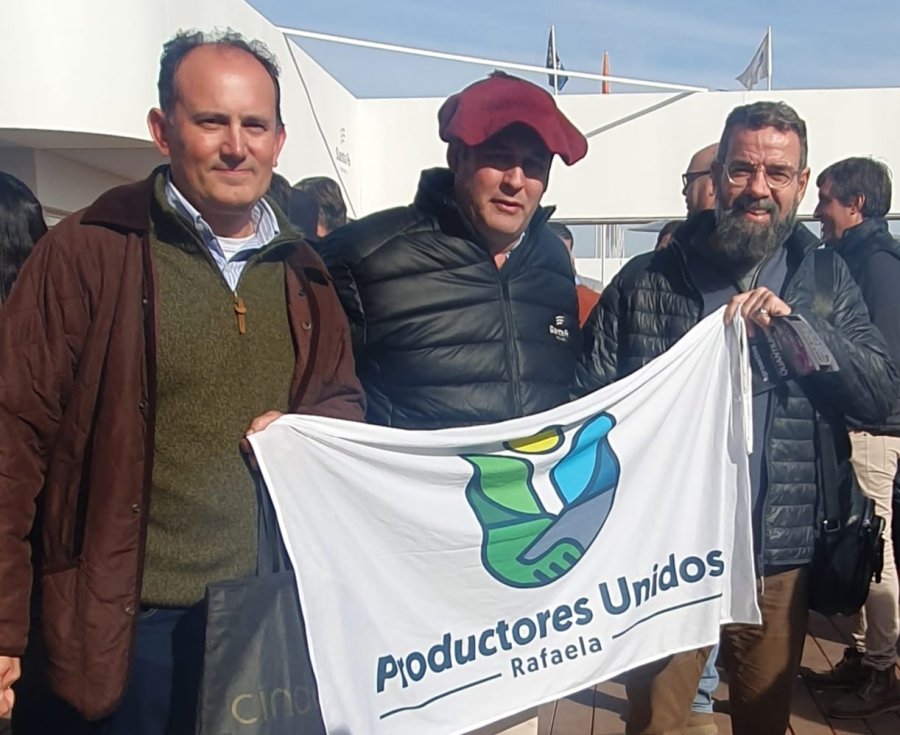 ACUERDO. El presidente de ACPUR Fernando Belinde y el secretario de la entidad, Marcos Delfabro junto al secretario de Agricultura y Ganadería de Santa Fe, Ignacio Mántaras (centro).