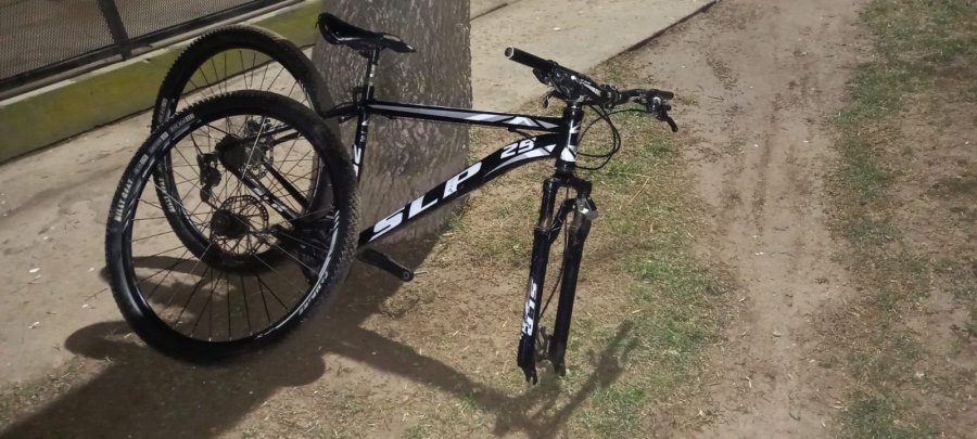 Una de las bicicletas que fueron recuperadas este viernes por la noche.
