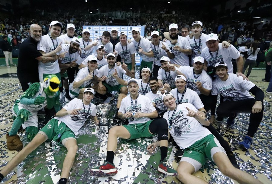 CAMPEONES./ Los Griegos est&aacute;n de fiesta.