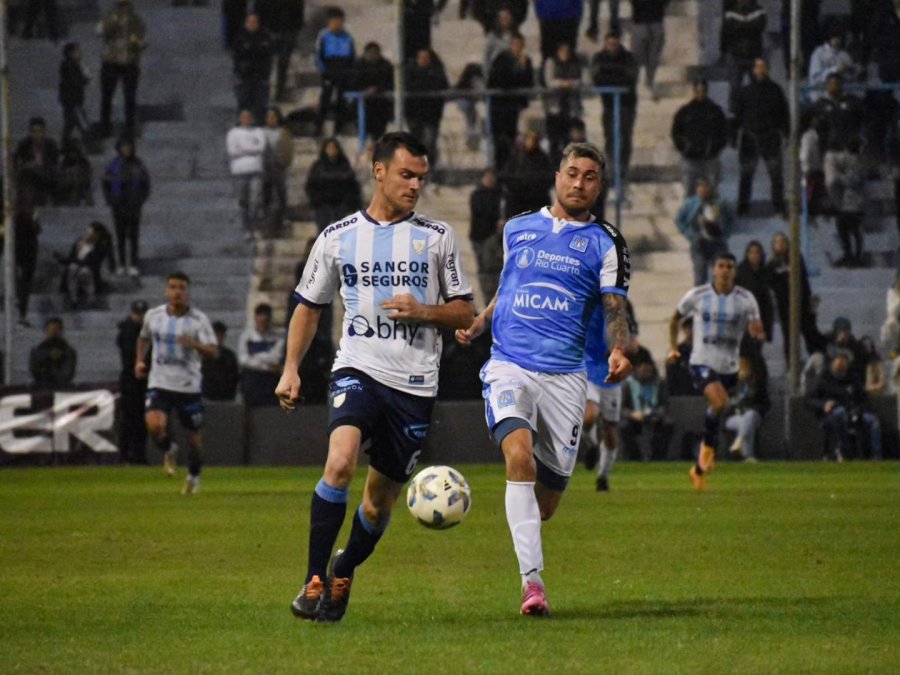 SOLIDEZ./ La que intenta aportar Francisco Oliver desde la última línea.