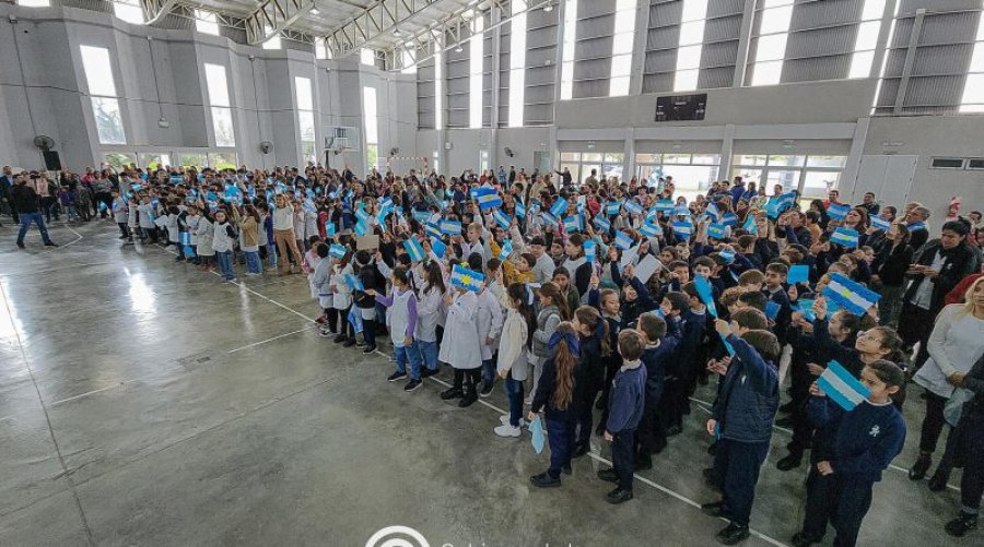 Ni&ntilde;os ceresinos pronunciaron su lealtad al Pabell&oacute;n Nacional.