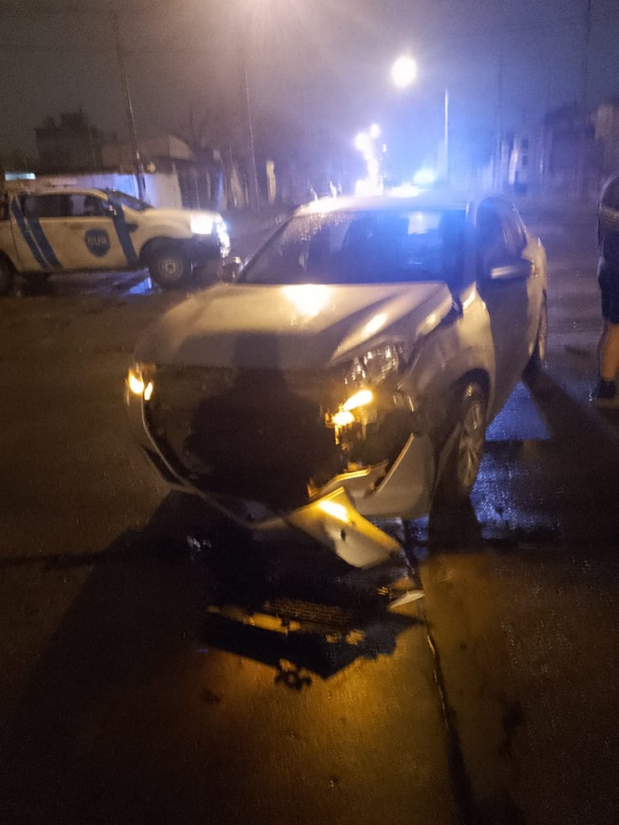 El automóvil fue embestido por la moto en Fader y Alfonsina Storni.