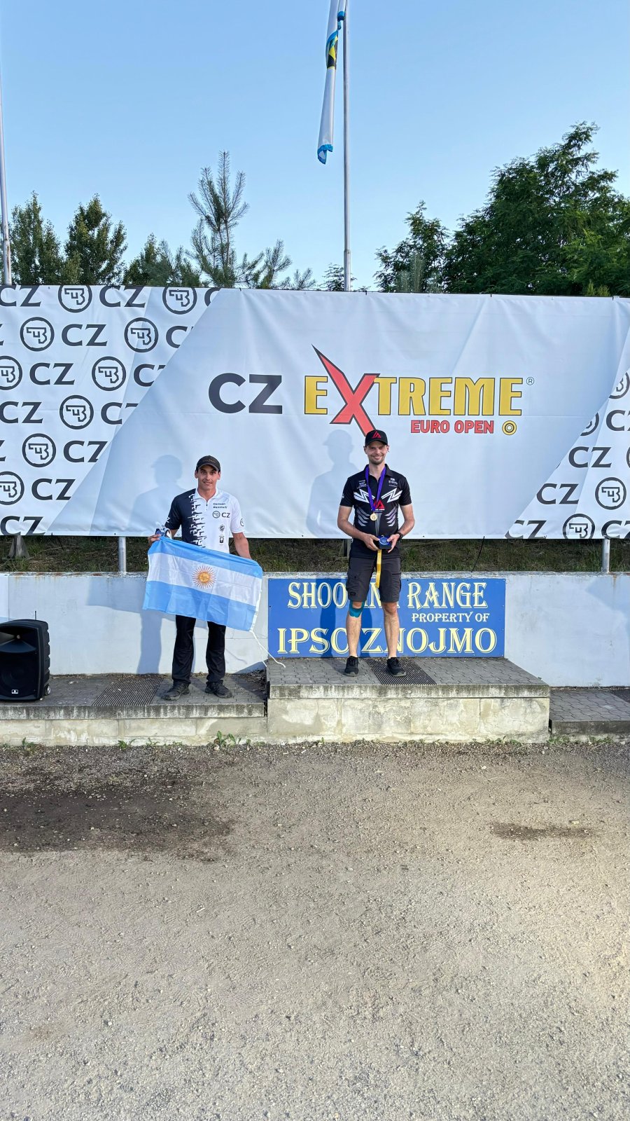 PREMIACION./ El rafaelino con la bandera argentina tras el segnundo puesto obtenido.