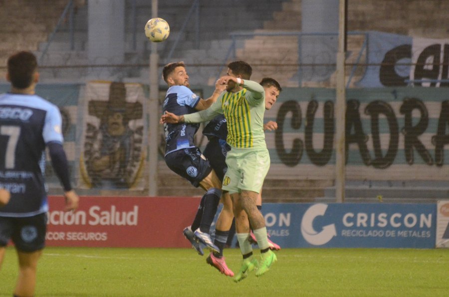 UNA DE LAS BAJAS./ Fissore, durante el cotejo ante Aldosivi.