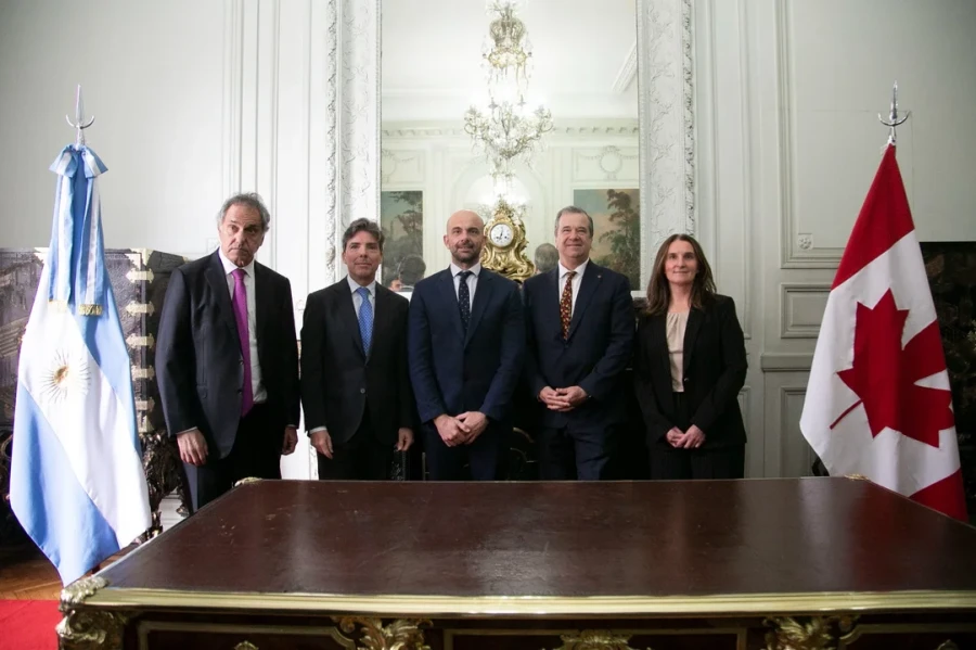 "Cielos Abiertos", Argentina cierra un acuerdo de transporte a&eacute;reo con Canad&aacute;.