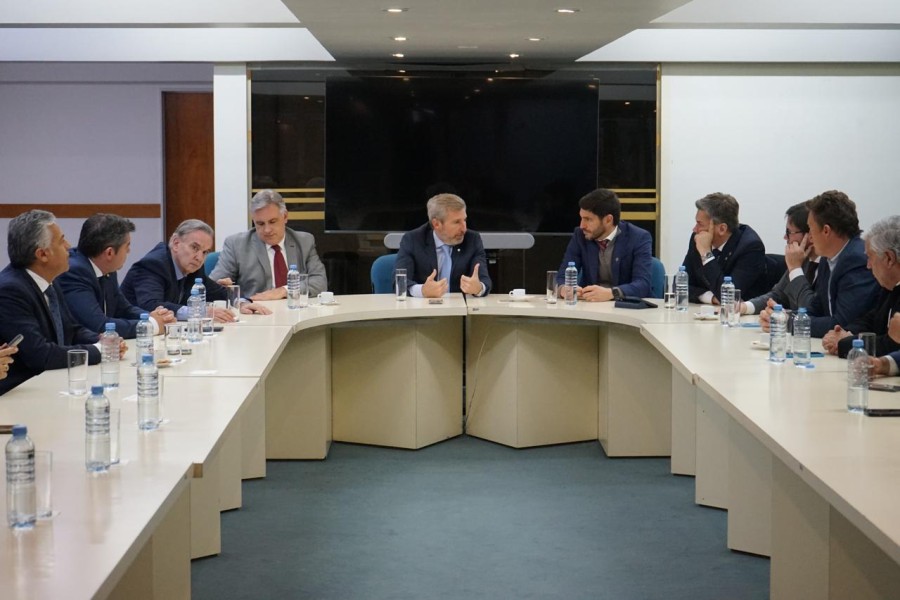 Pullaro se reuni&oacute; con legisladores y gobernadores.