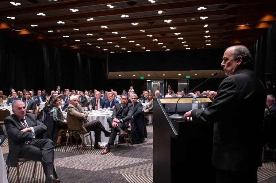 El jefe de Gabinete, Guillermo Francos, en el Club del Petr&oacute;leo.