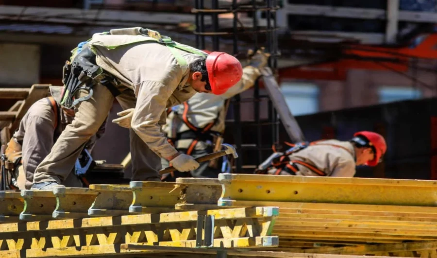 Diputados dar&aacute; luz verde a reforma laboral: permite los despidos con causa justa por bloqueos de empresas.