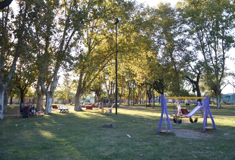 SU PLAZA PRINCIPAL. Donde los vecinos se re&uacute;nen a tomar mates.