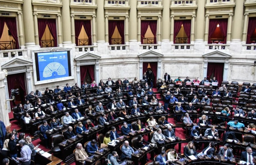 La C&aacute;mara de Diputados discute la Ley de Bases.
