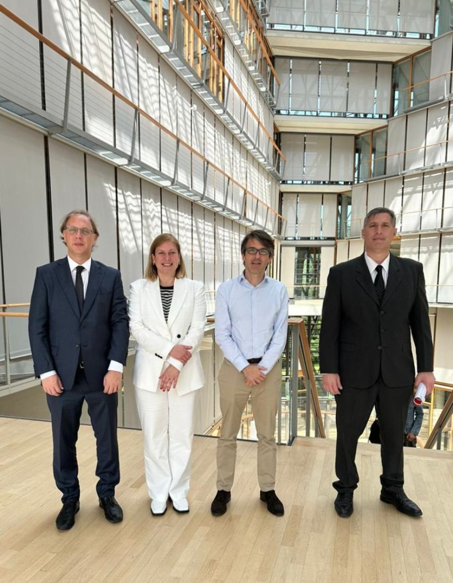 MISION INSTITUCIONAL. Las autoridades provinciales que mantuvieron un encuentro de trabajo con representantes del BEI, en Luxemburgo.