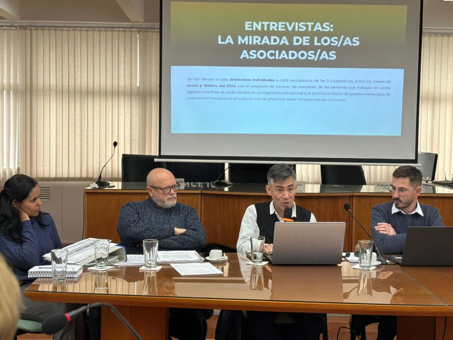 DEBATE. Los concejales recibieron a funcionarios del DEM, donde abordaron el tema del complejo ambiental.