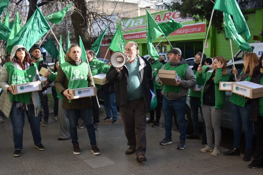 PRESENTACION EN TRABAJO. Docentes de Sadop exigen la devoluci&oacute;n de los descuentos indebidos.