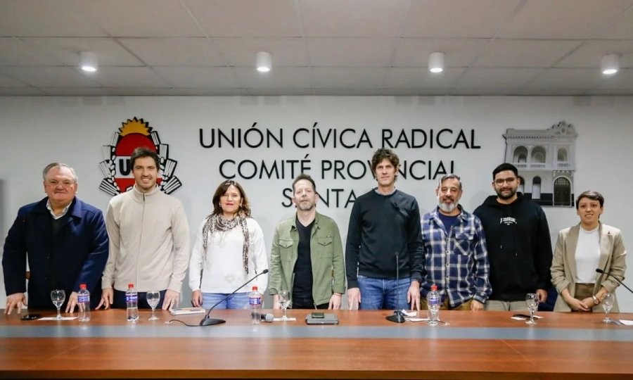 EN LA CAPITAL PROVINCIAL. Pullaro y Lousteau inauguraron el Plenario de Organizaciones radicales en Santa Fe.
