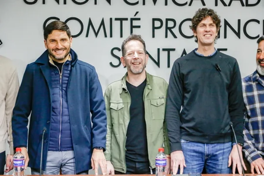 Maximiliano Pullaro y Mart&iacute;n Lousteau inauguraron el Plenario de Organizaciones Radicales en Santa Fe.