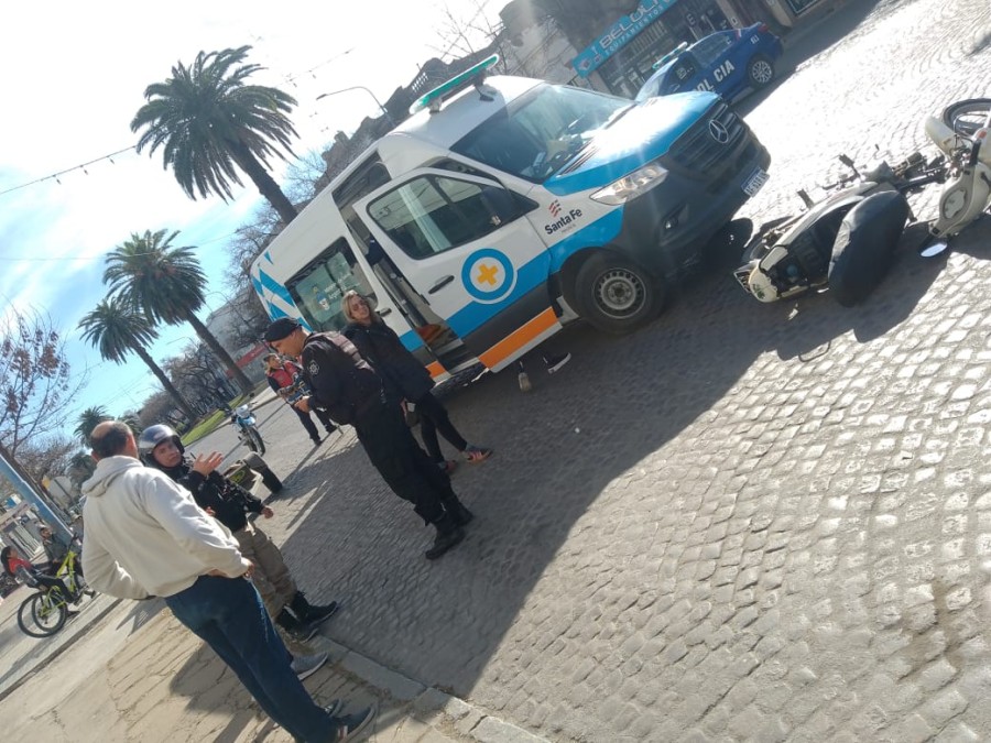 Imagen de otro accidente ocurrido el miércoles a pocos metros de Bv. Santa Fe y Constitución.