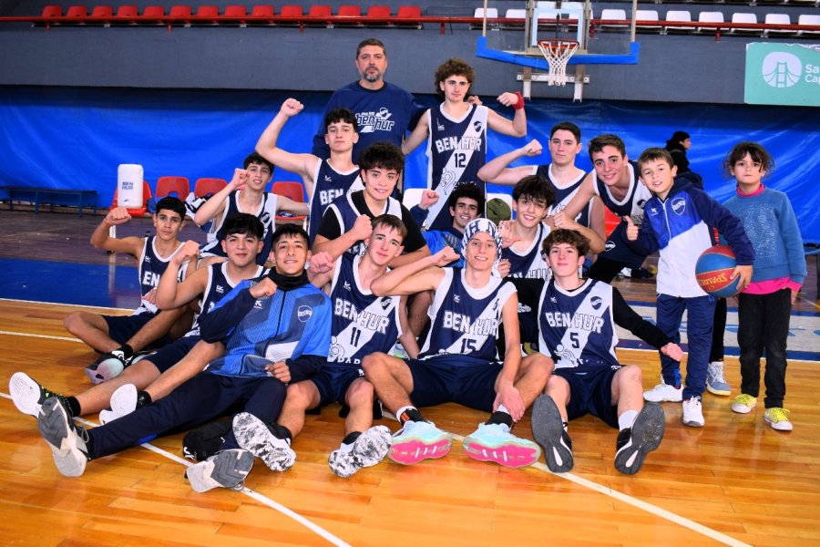 GRAN CAMPAÑA./ El festejo de los chicos de la BH tras lograr el primer objetivo de ser finalistas.