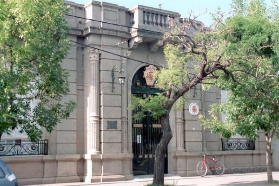 Fachada de la instituci&oacute;n rafaelina.