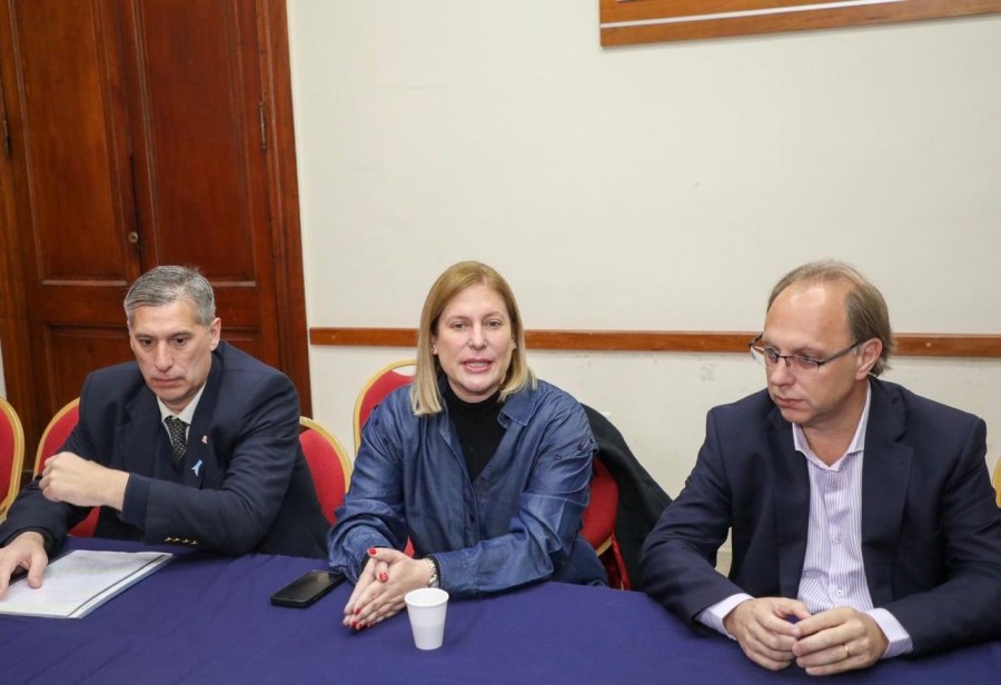 La comitiva mantuvo un encuentro de trabajo con representantes del BEI.