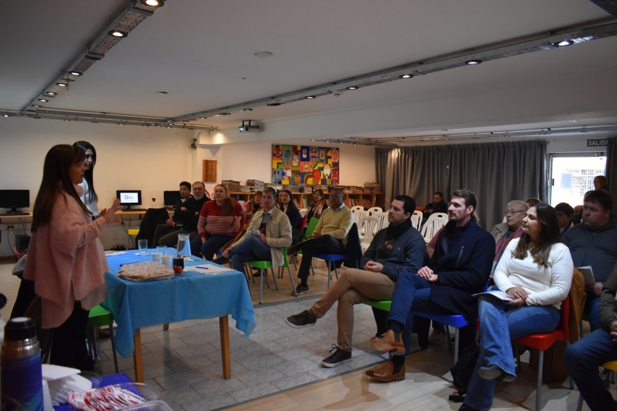 CAPACITACI&Oacute;N. Vista parcial del sal&oacute;n en el que se desarroll&oacute; la actividad.