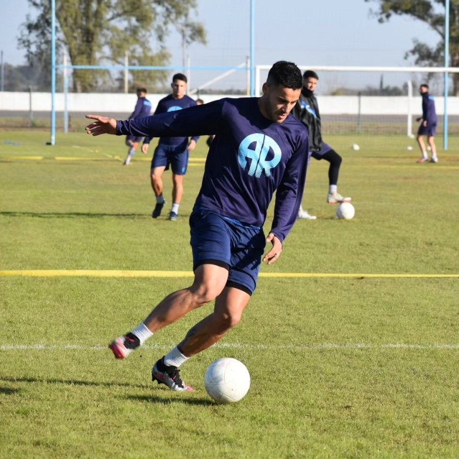 ¿VA DE ARRANQUE?. / Dichiara, que trajo goles del Federal A, podría ir desde el inicio en su estreno con la Crema.
